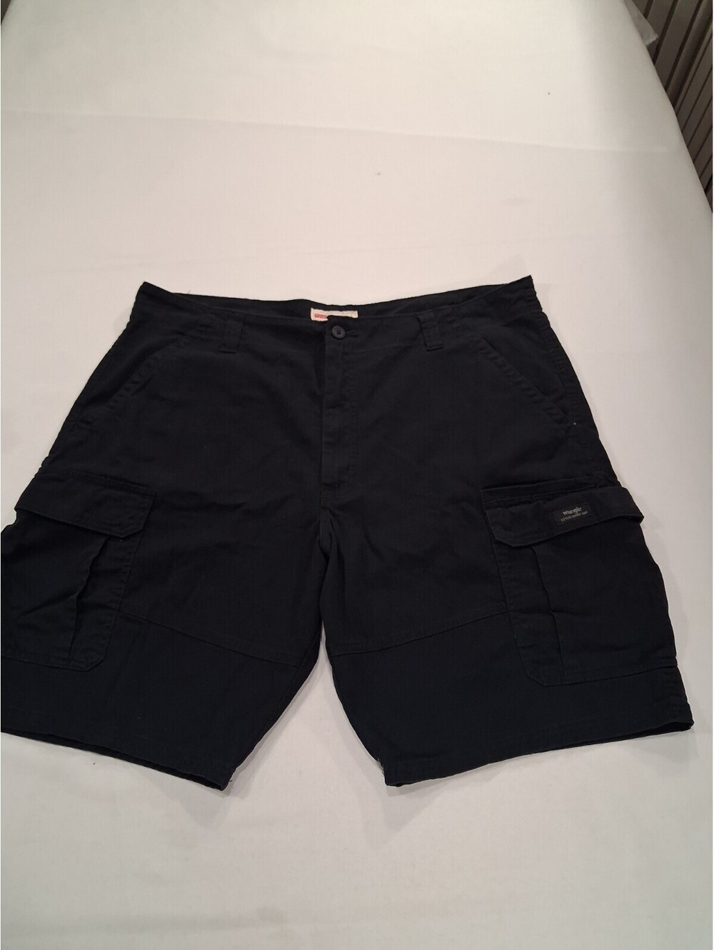 Wrangler Relaxed Fit Men's Black Cotton Blend Stretch Shorts Size (40×10)
